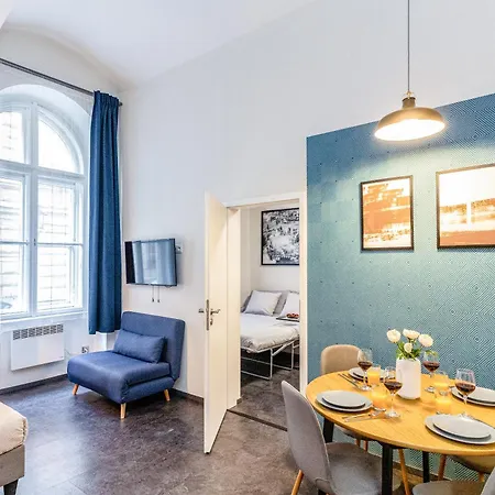 Old Town Riverside Loft Apartment