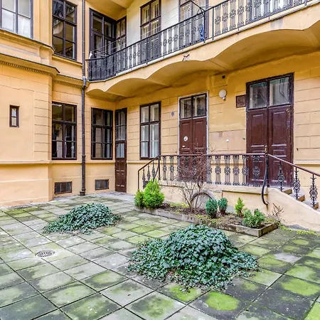 Old Town Riverside Loft Apartment